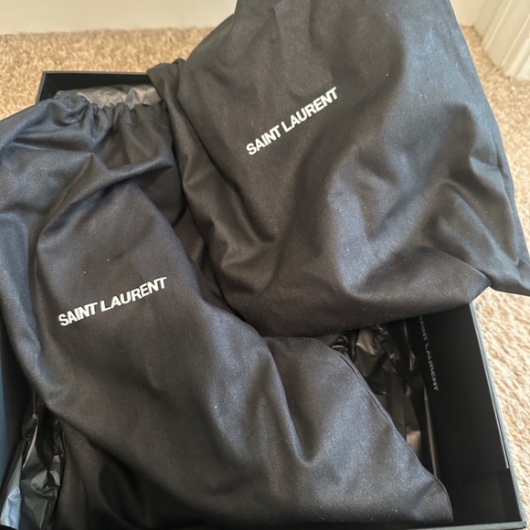 YSL OPYUM SANDALS IN CROCODILE-EMBOSSED LEATHER BLACK - Picture 9 of 10